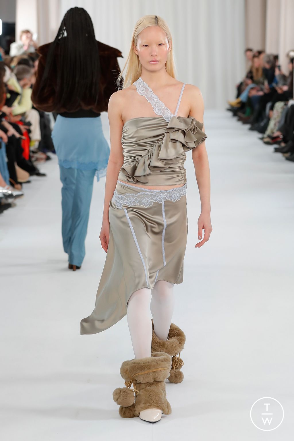 Fashion Week Paris Fall/Winter 2023 look 25 from the Vaillant collection womenswear