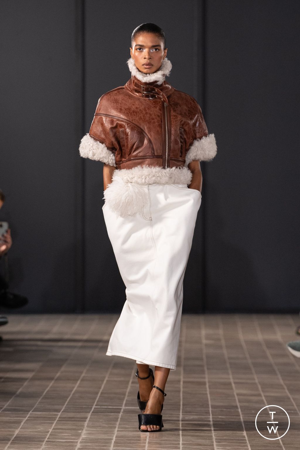 Fashion Week Paris Spring/Summer 2025 look 16 from the Vaillant collection 女装