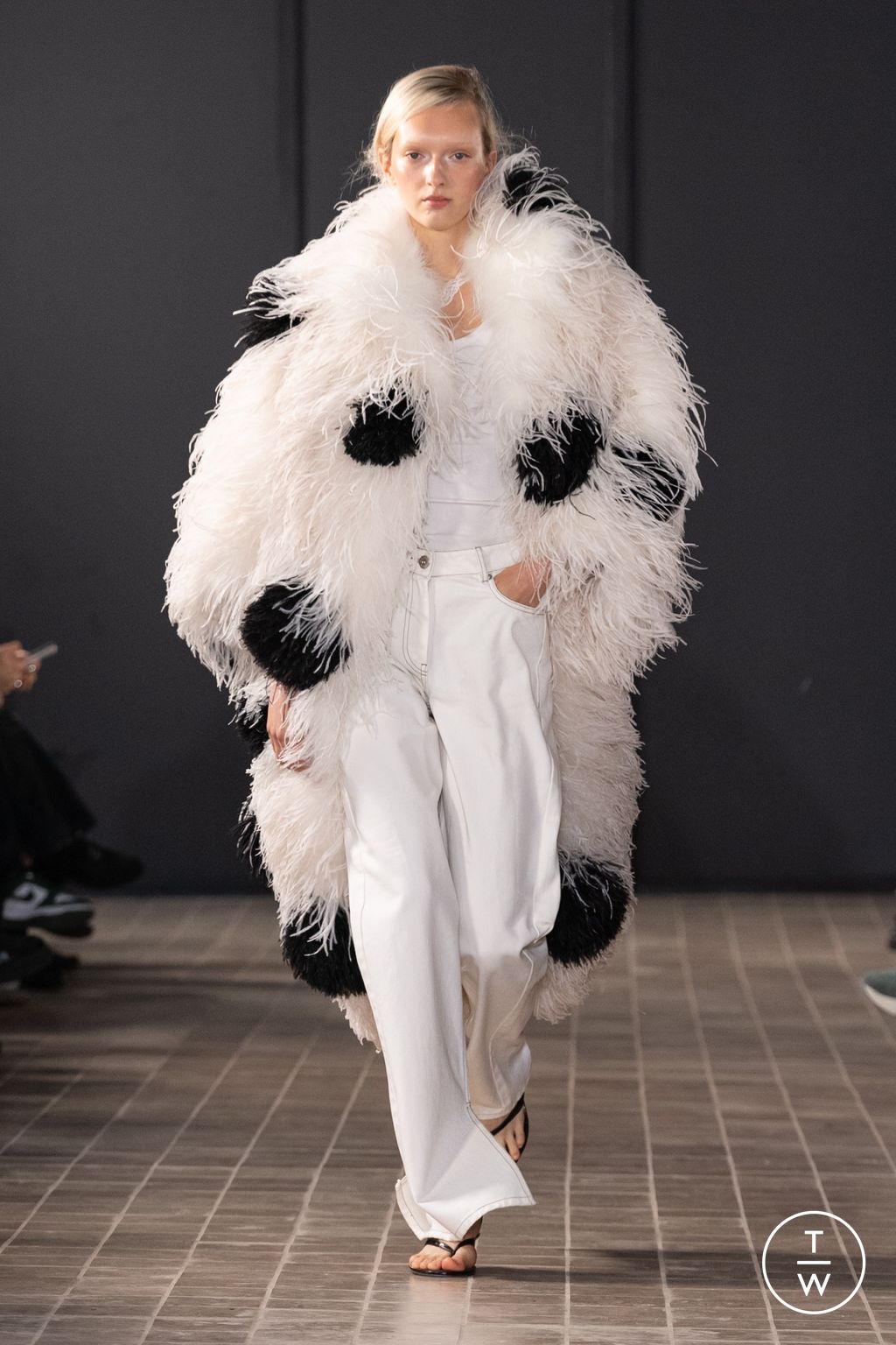 Fashion Week Paris Spring/Summer 2025 look 27 from the Vaillant collection 女装