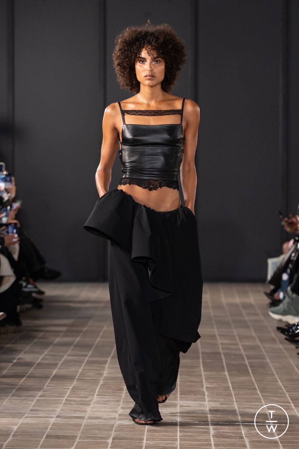 Fashion Week Paris Spring-Summer 2025 look 1 from the Vaillant collection 女装