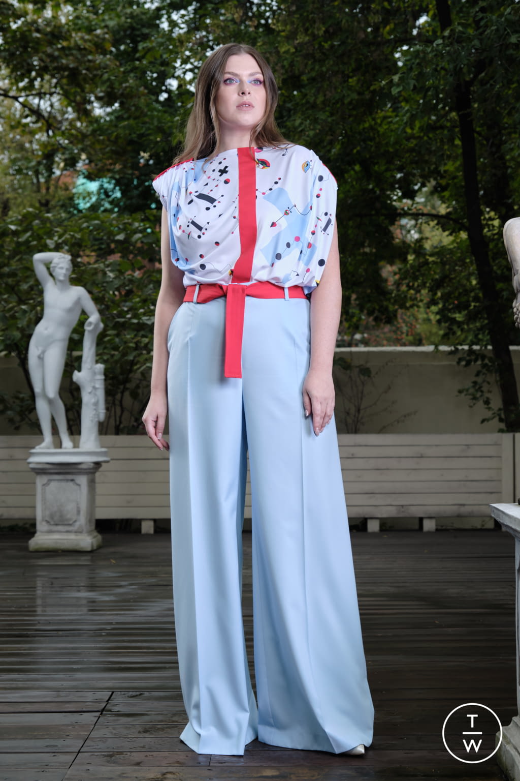 Fashion Week Paris Spring/Summer 2022 look 23 from the Valentin Yudashkin collection womenswear