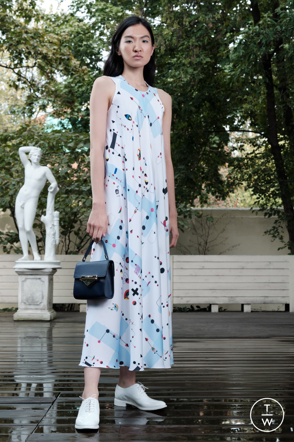 Fashion Week Paris Spring/Summer 2022 look 25 from the Valentin Yudashkin collection womenswear