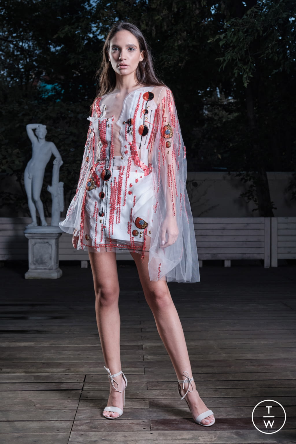 Fashion Week Paris Spring/Summer 2022 look 35 de la collection Valentin Yudashkin womenswear