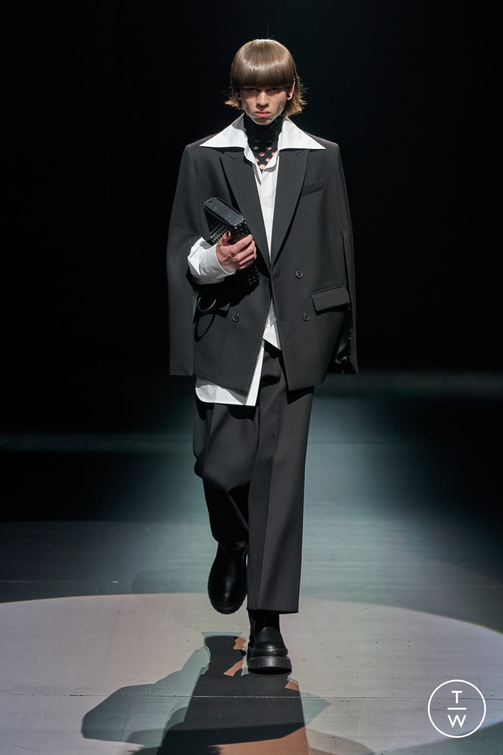Fashion Week Milan Fall/Winter 2021 look 6 de la collection Valentino womenswear