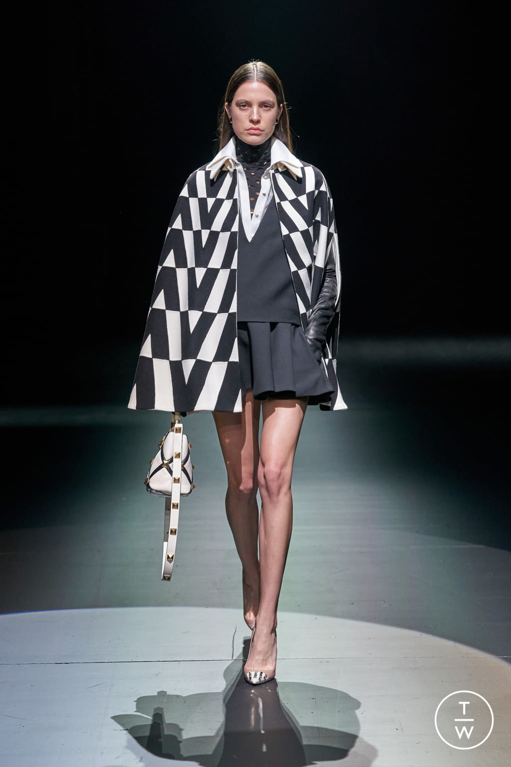 Fashion Week Milan Fall/Winter 2021 look 39 de la collection Valentino womenswear