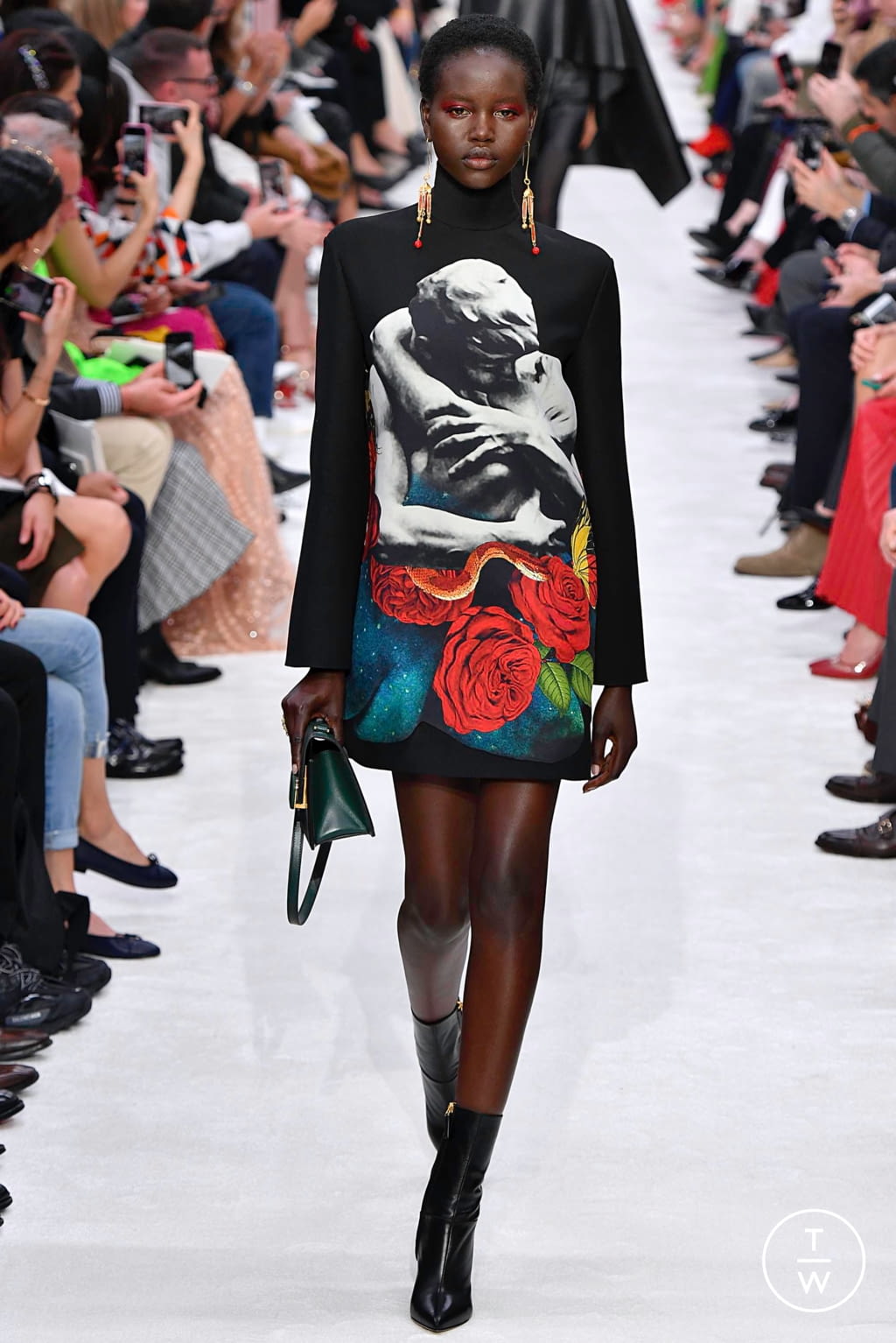 Fashion Week Paris Fall/Winter 2019 look 4 from the Valentino collection womenswear