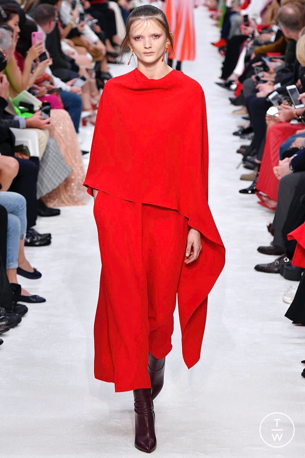 Fashion Week Paris Fall/Winter 2019 look 23 from the Valentino collection womenswear