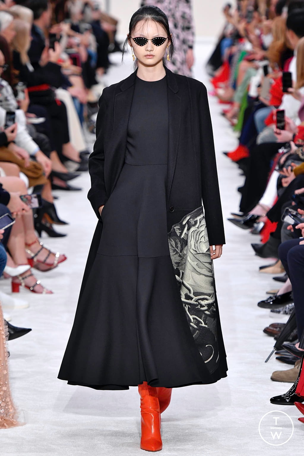 Fashion Week Paris Fall/Winter 2019 look 32 from the Valentino collection womenswear