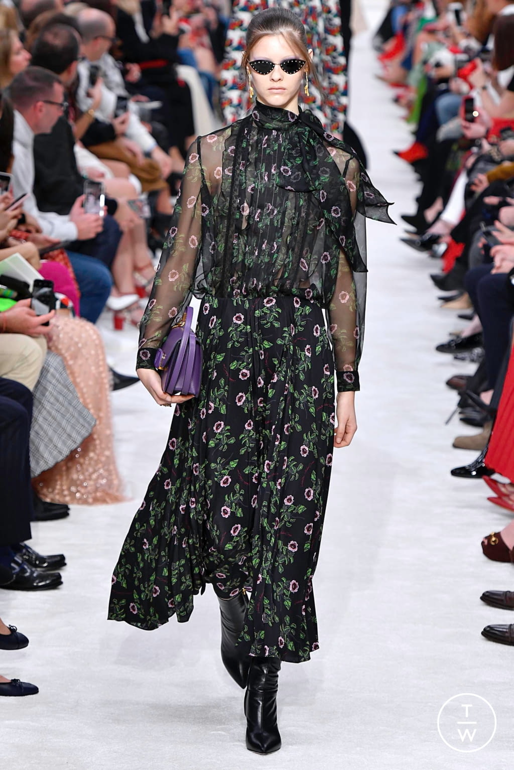 Fashion Week Paris Fall/Winter 2019 look 43 from the Valentino collection womenswear
