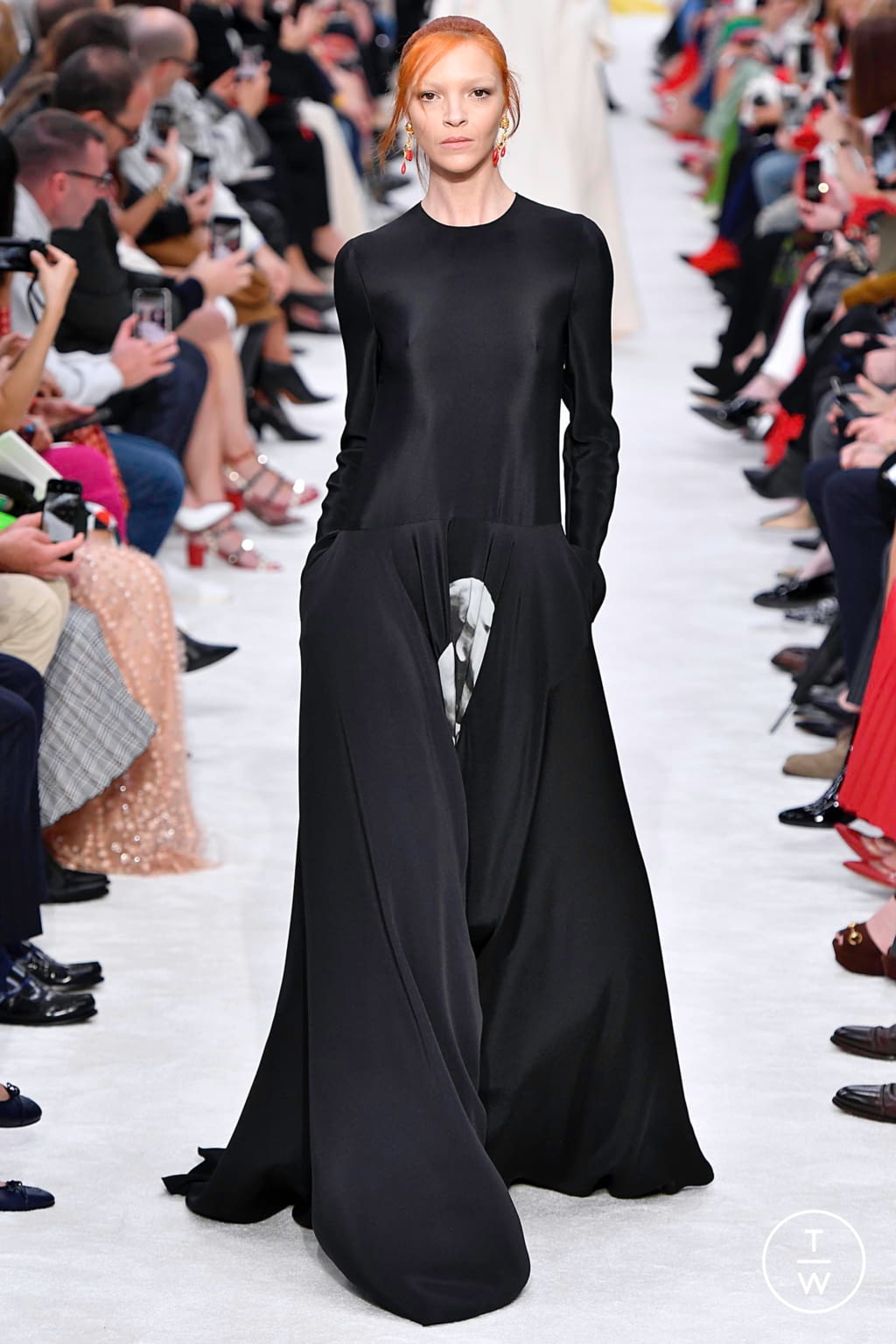 Fashion Week Paris Fall/Winter 2019 look 45 from the Valentino collection womenswear