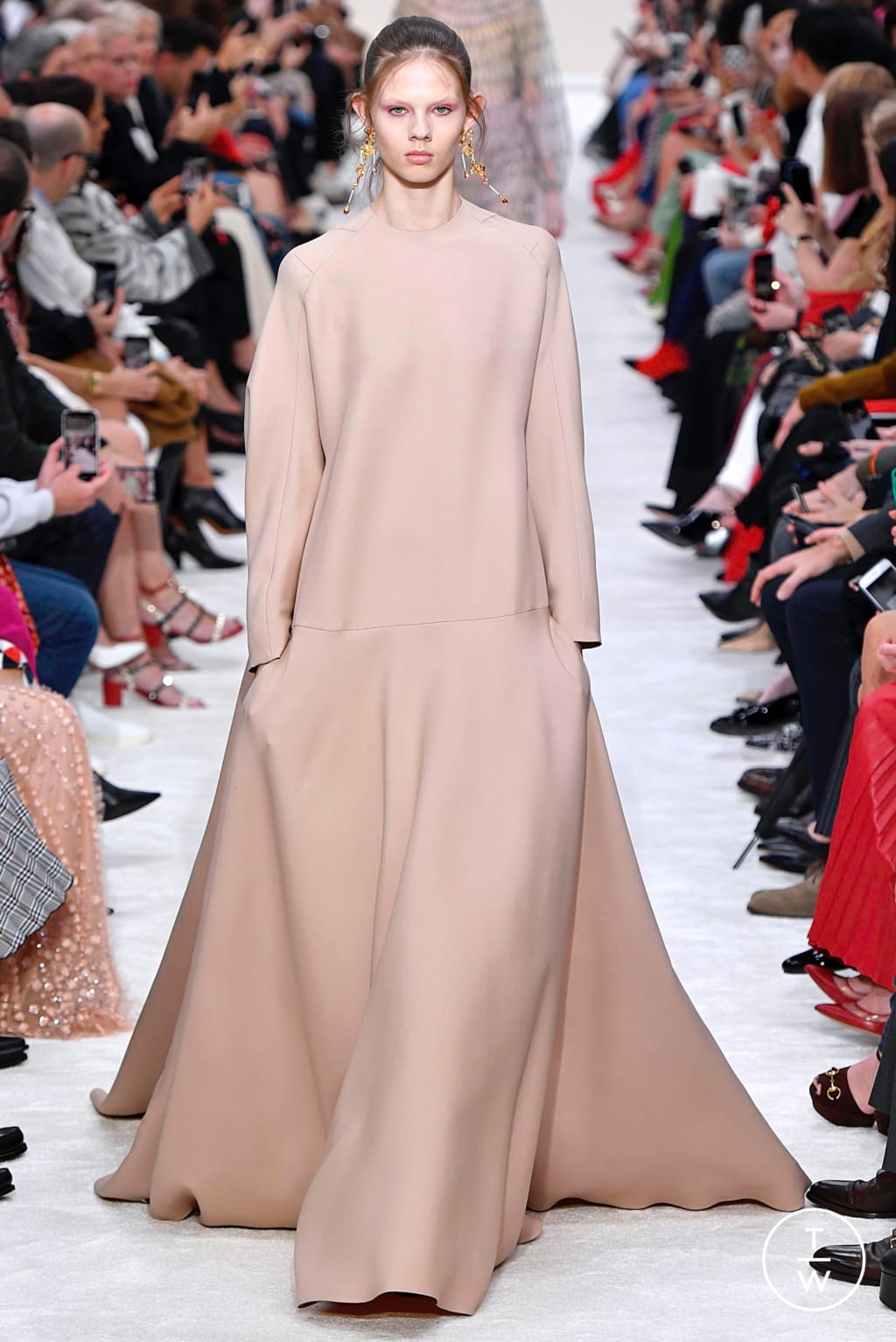 Fashion Week Paris Fall/Winter 2019 look 49 from the Valentino collection womenswear
