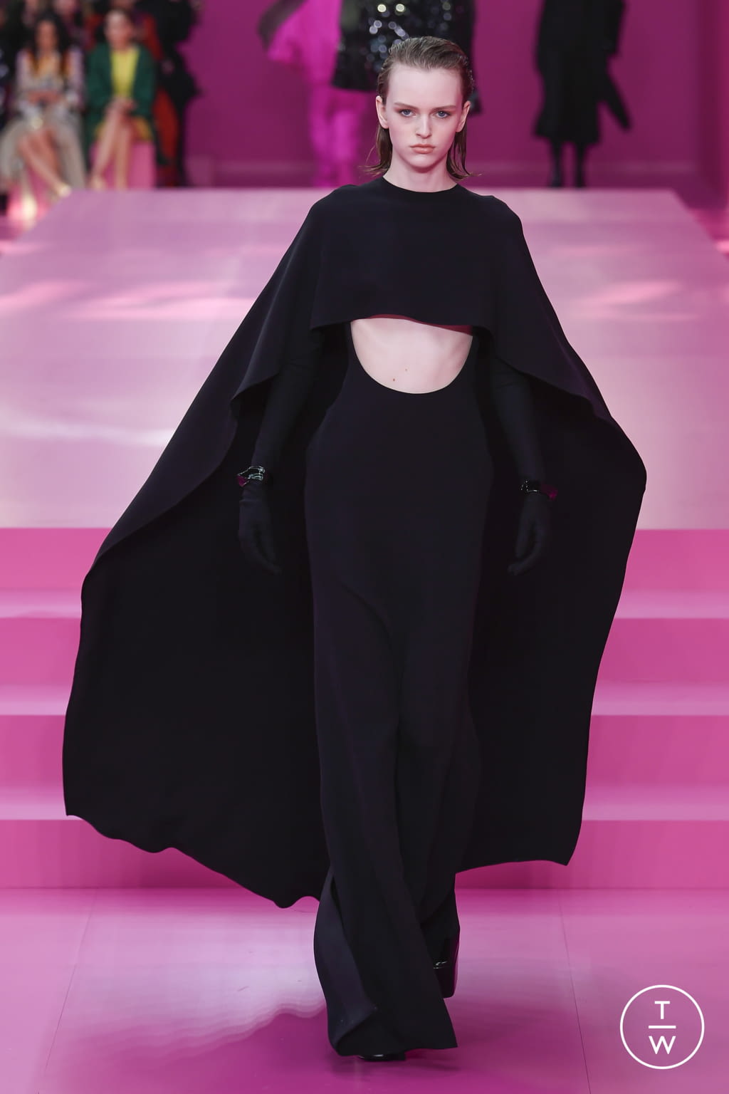 Fashion Week Paris Fall/Winter 2022 look 42 from the Valentino collection womenswear
