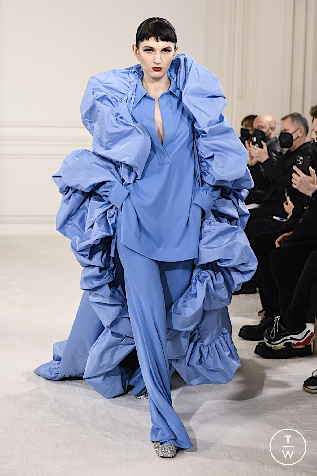 Fashion Week Paris Spring/Summer 2022 look 14 from the Valentino collection couture