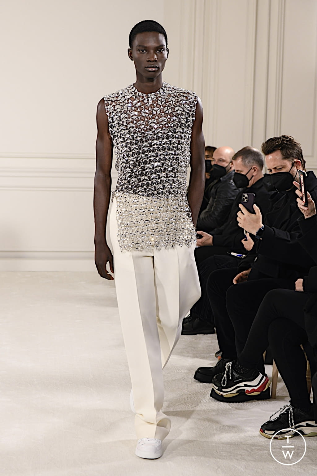 Fashion Week Paris Spring/Summer 2022 look 15 from the Valentino collection couture