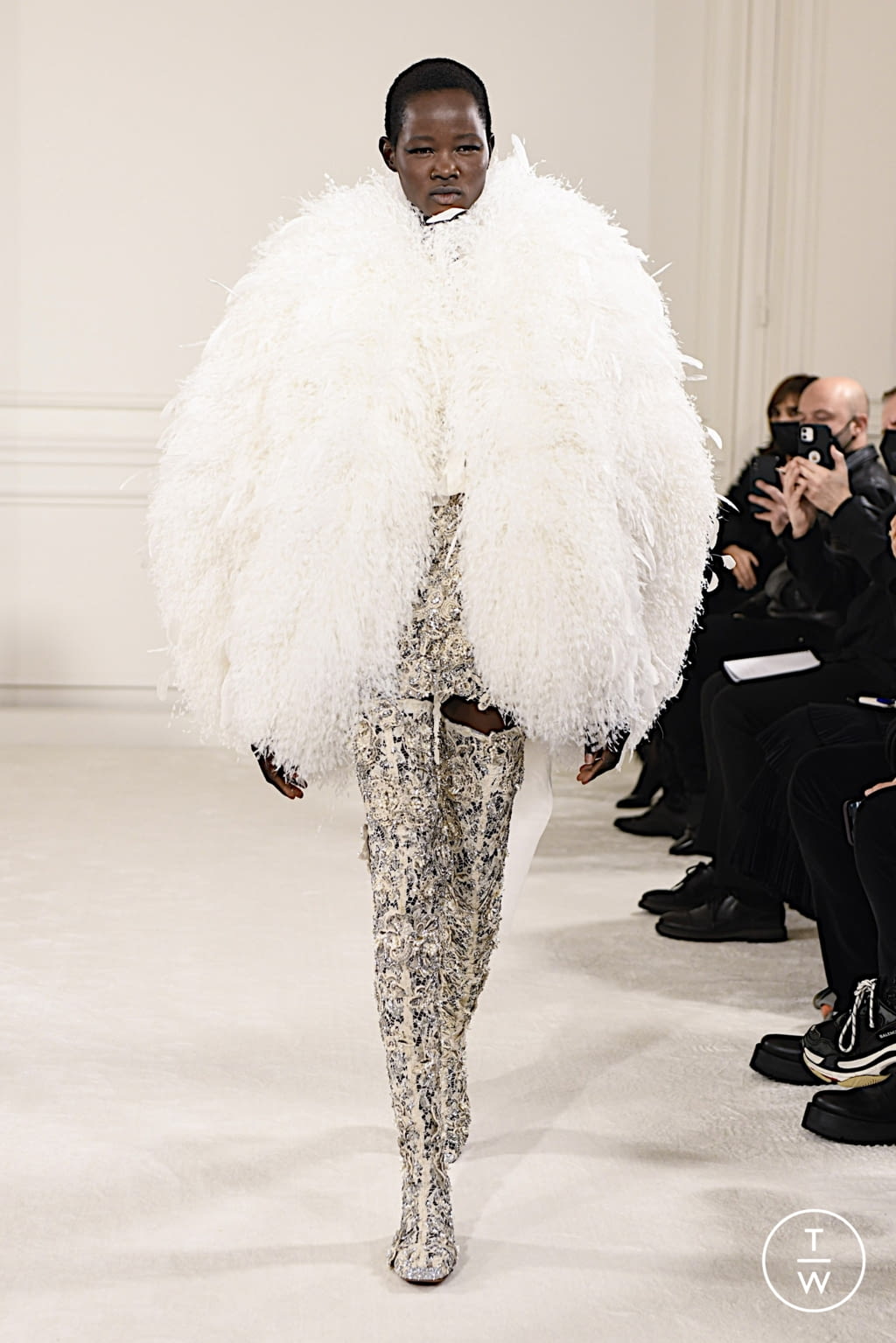 Fashion Week Paris Spring/Summer 2022 look 18 from the Valentino collection couture