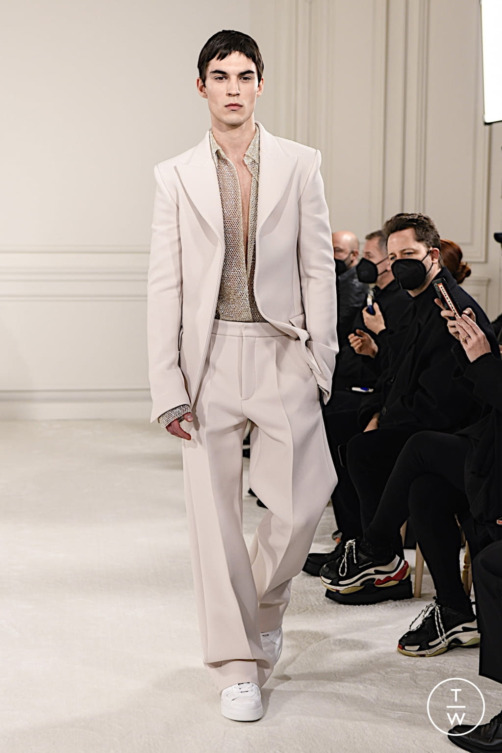 Fashion Week Paris Spring/Summer 2022 look 19 from the Valentino collection 高级定制