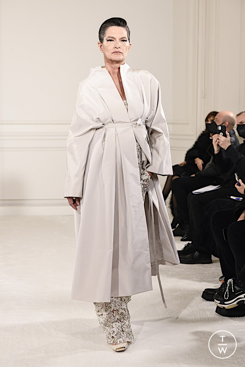 Fashion Week Paris Spring/Summer 2022 look 20 from the Valentino collection 高级定制