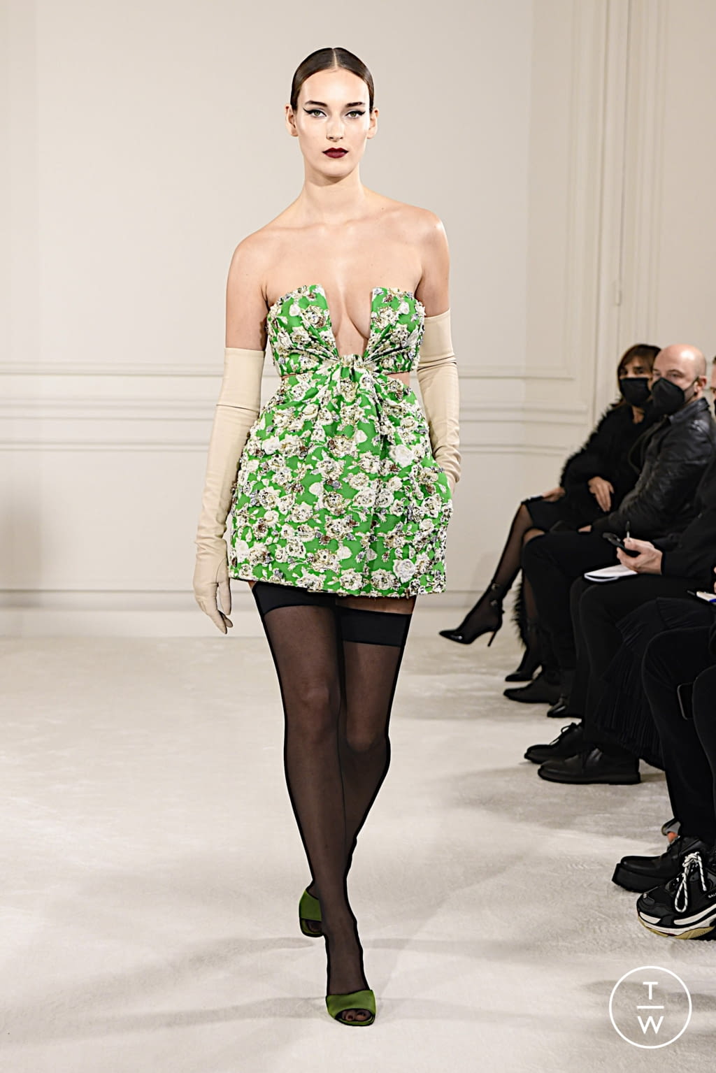 Fashion Week Paris Spring/Summer 2022 look 22 from the Valentino collection couture