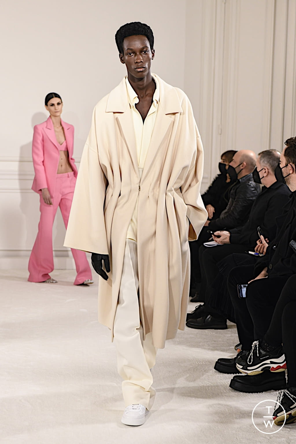 Fashion Week Paris Spring/Summer 2022 look 25 from the Valentino collection 高级定制