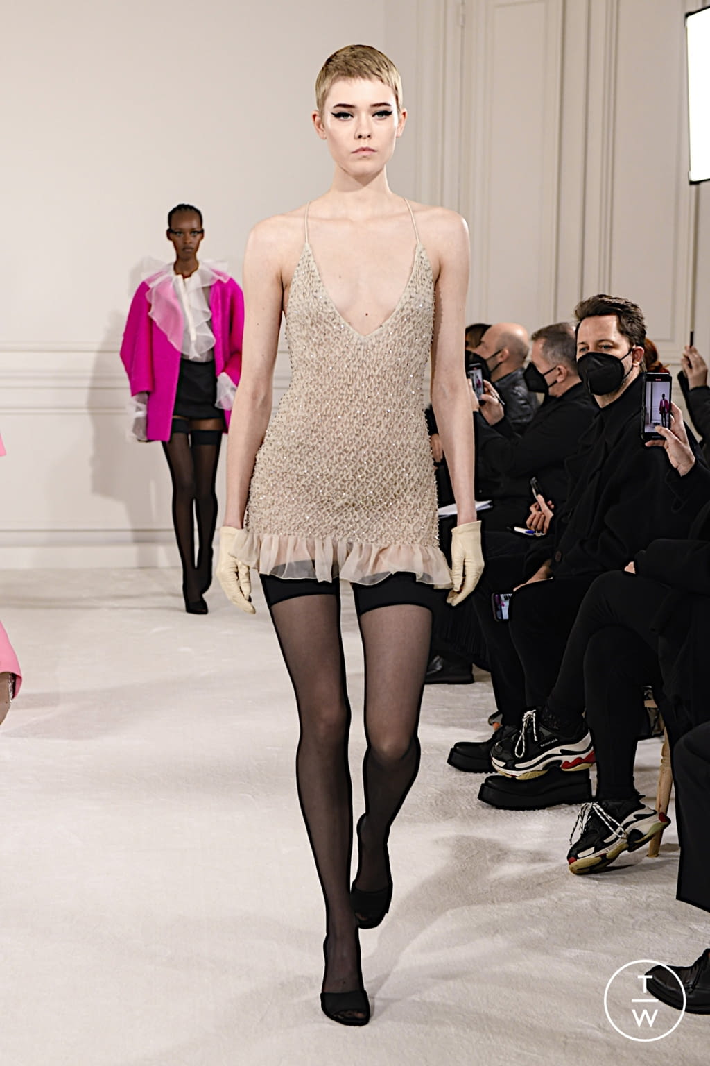Fashion Week Paris Spring/Summer 2022 look 27 de la collection Valentino couture