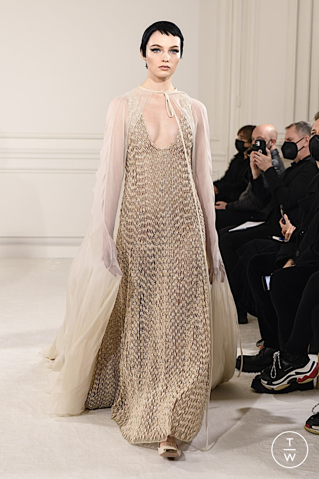 Fashion Week Paris Spring/Summer 2022 look 32 from the Valentino collection 高级定制