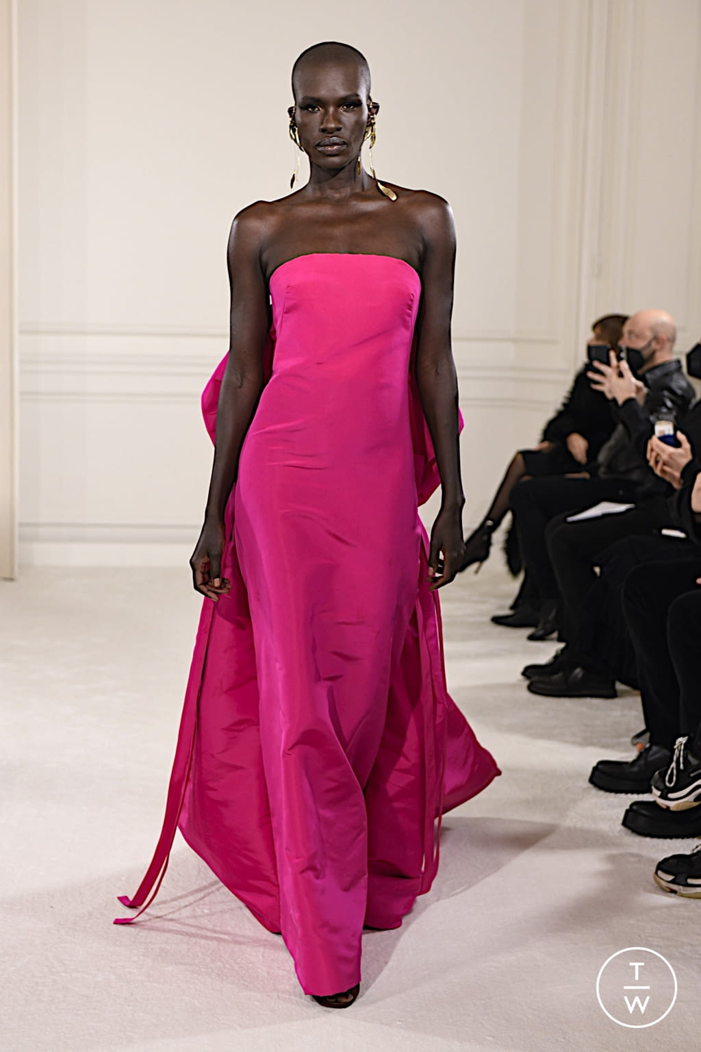 Fashion Week Paris Spring/Summer 2022 look 50 de la collection Valentino couture