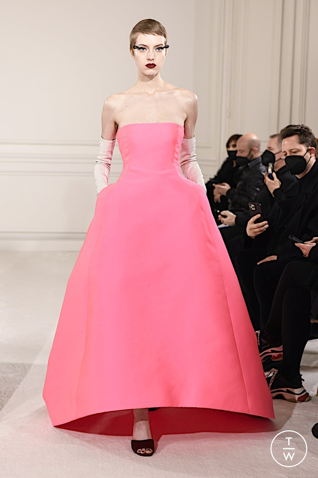 Fashion Week Paris Spring/Summer 2022 look 54 de la collection Valentino couture