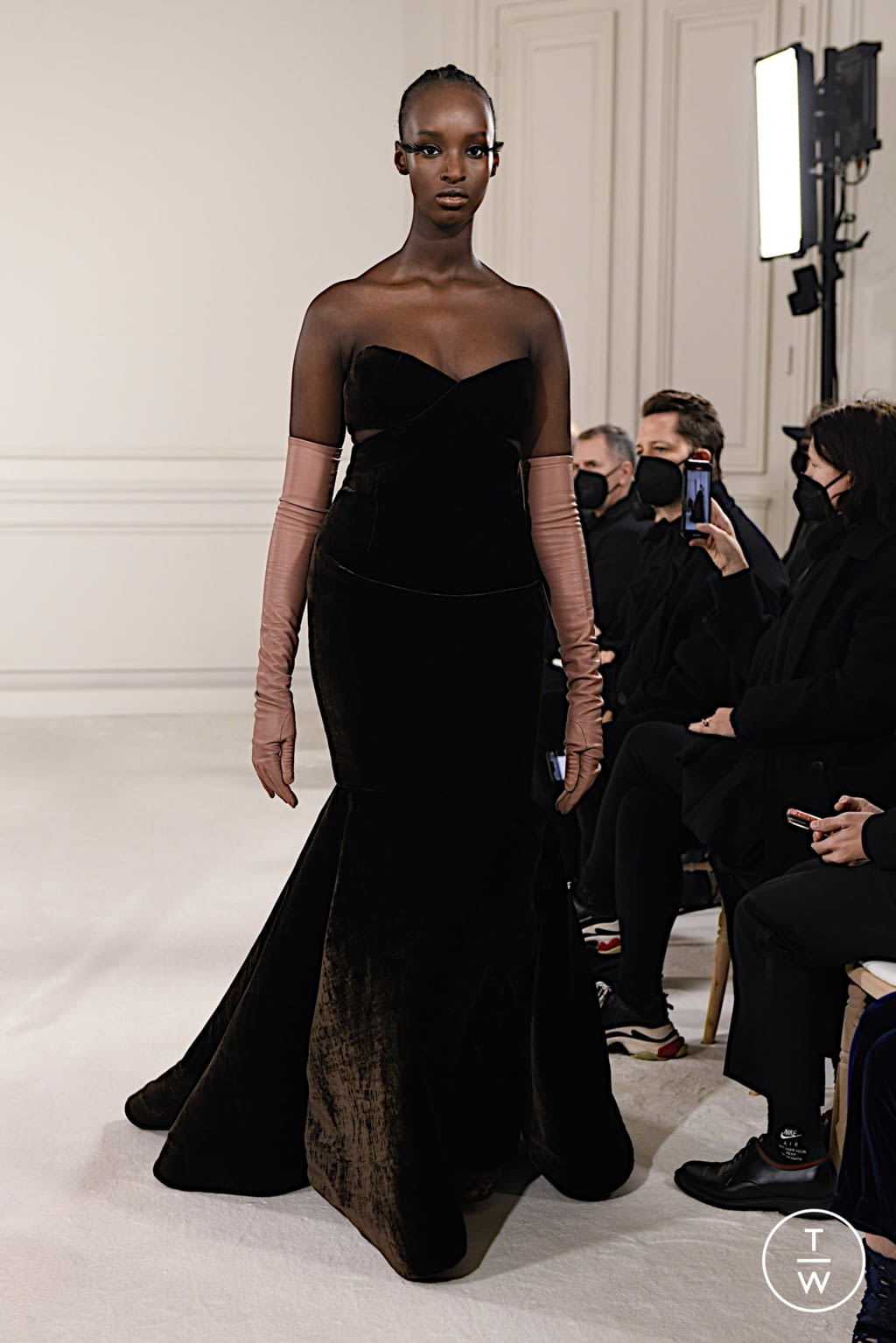 Fashion Week Paris Spring/Summer 2022 look 56 de la collection Valentino couture