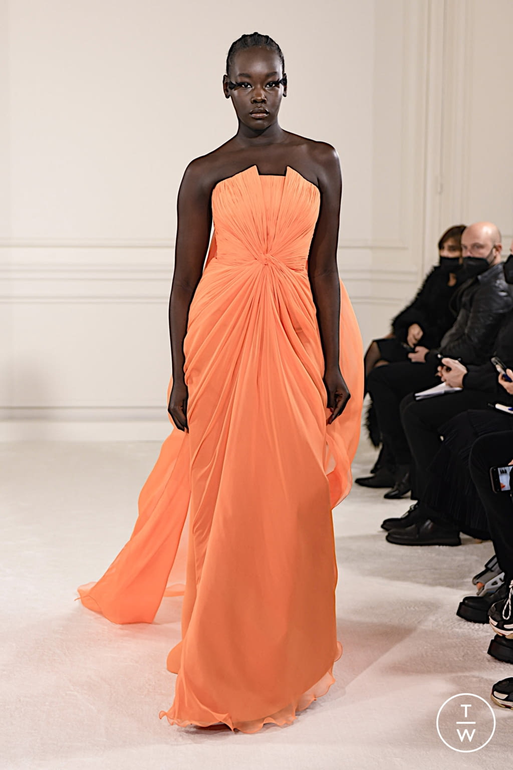 Fashion Week Paris Spring/Summer 2022 look 60 de la collection Valentino couture