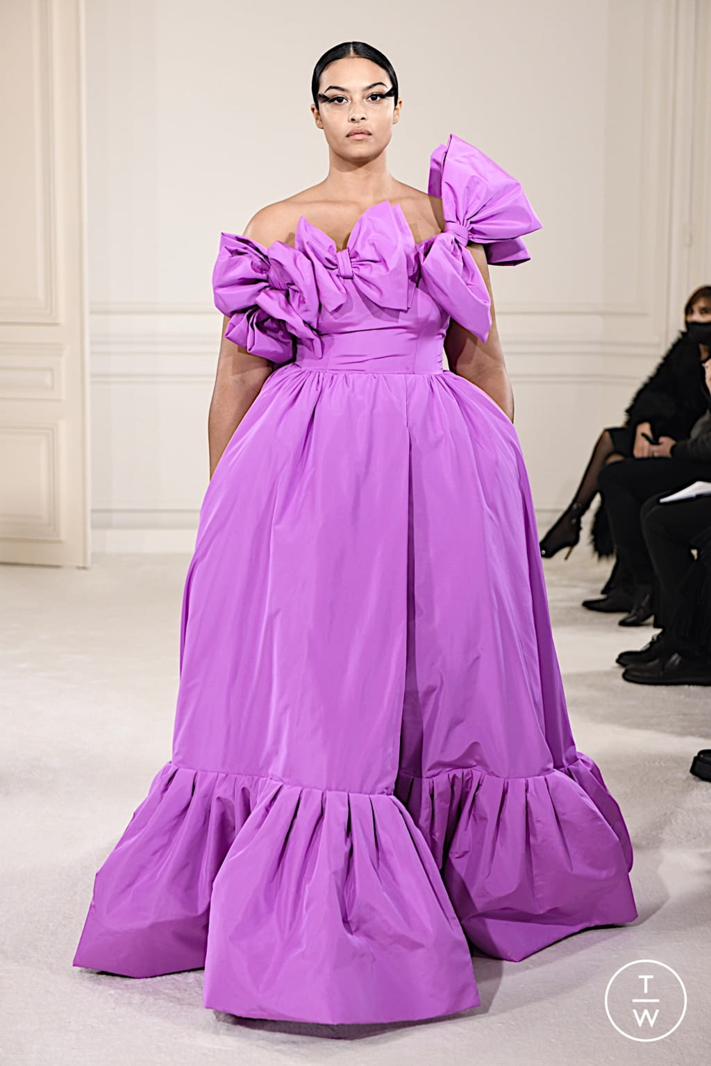 Fashion Week Paris Spring/Summer 2022 look 61 from the Valentino collection couture