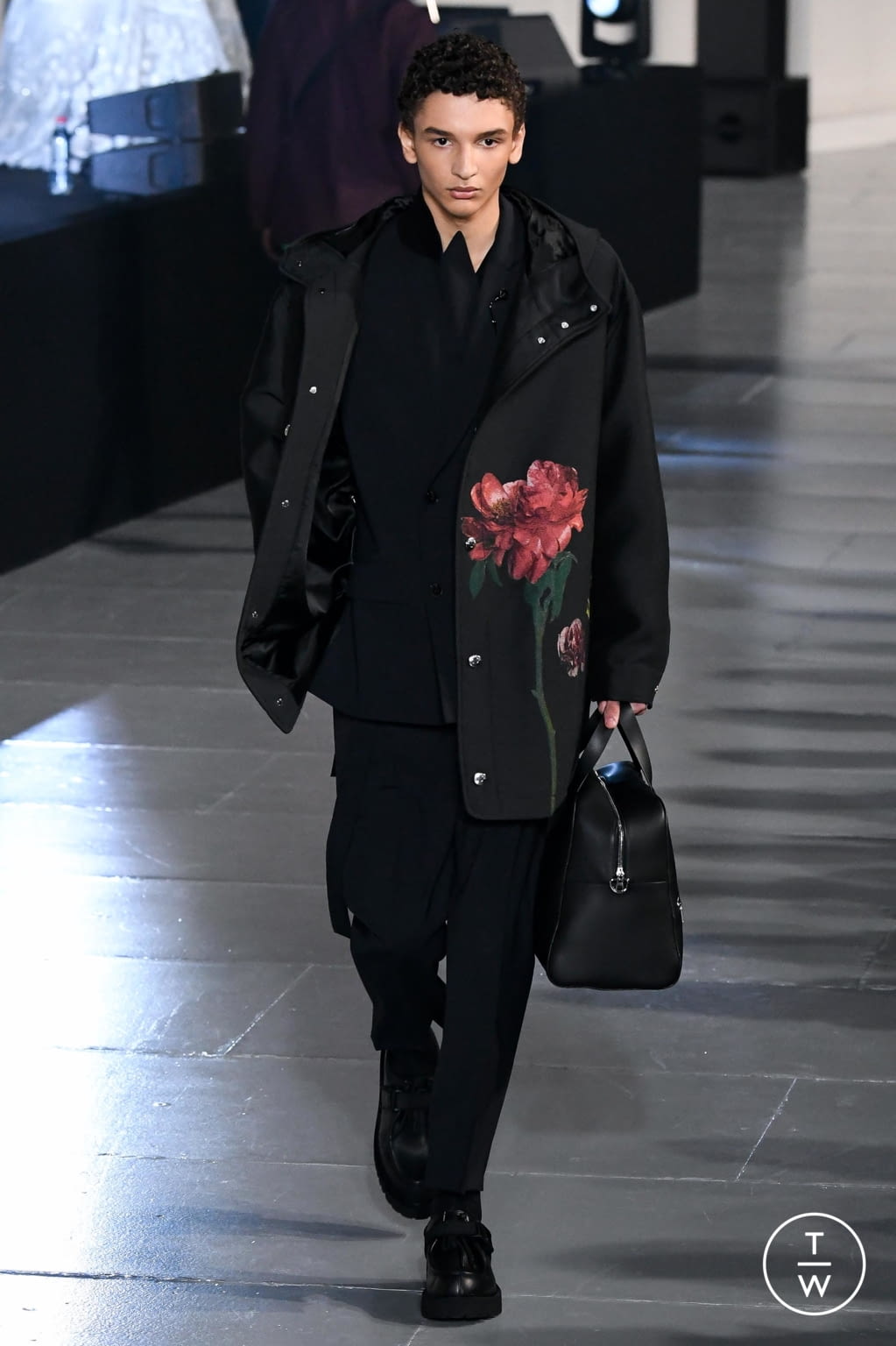 Fashion Week Paris Fall/Winter 2020 look 11 from the Valentino collection menswear