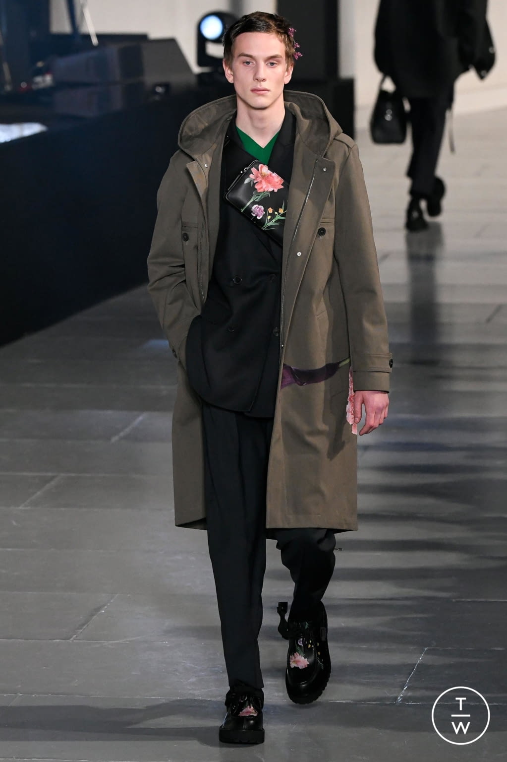 Fashion Week Paris Fall/Winter 2020 look 13 from the Valentino collection menswear