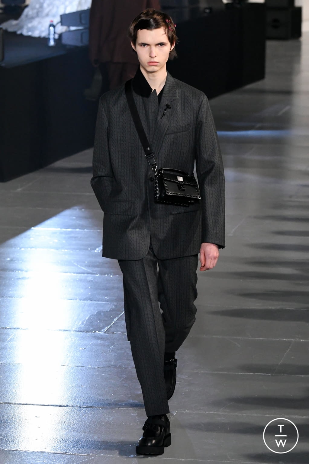 Fashion Week Paris Fall/Winter 2020 look 20 from the Valentino collection menswear