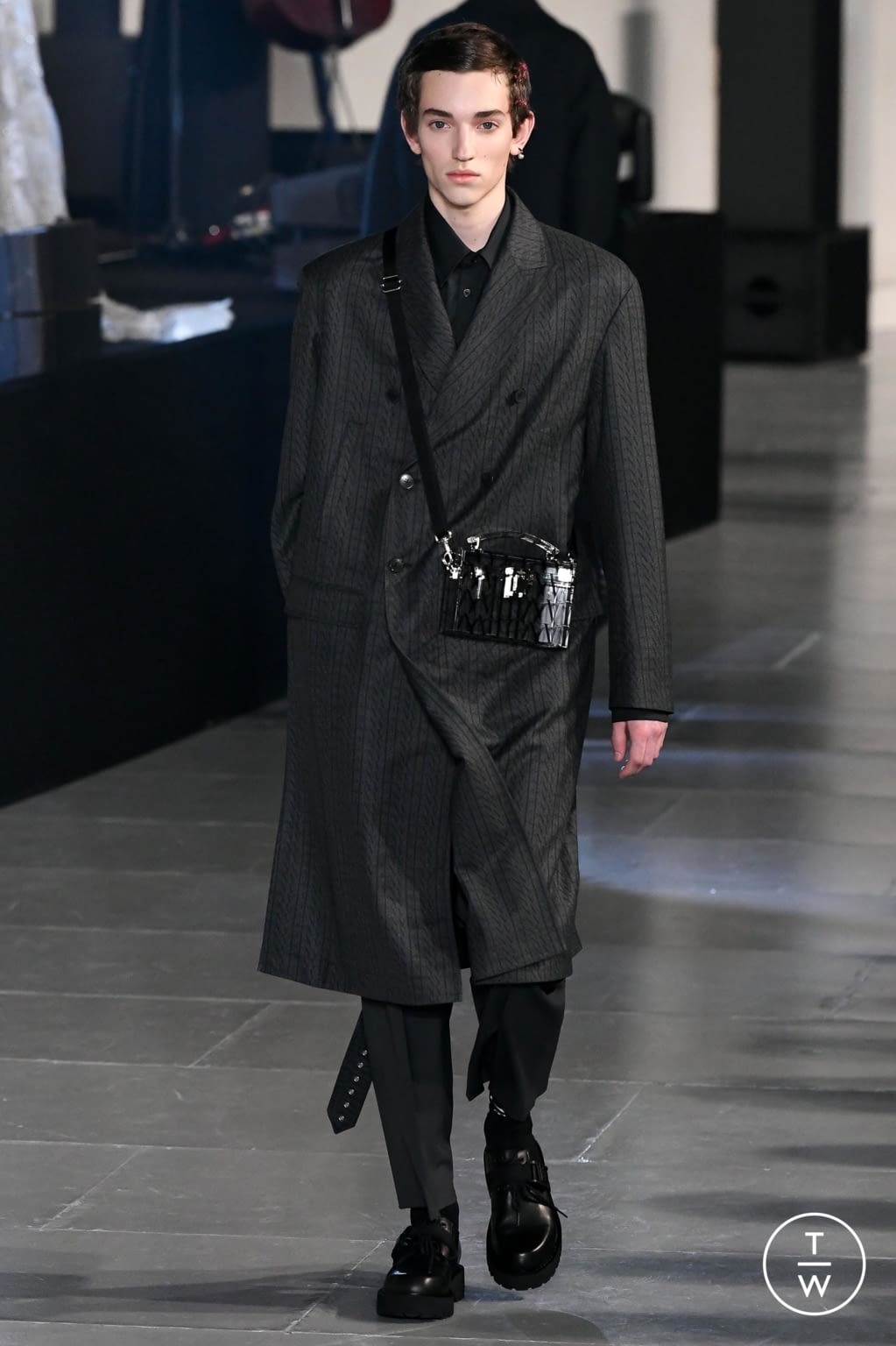 Fashion Week Paris Fall/Winter 2020 look 21 from the Valentino collection menswear