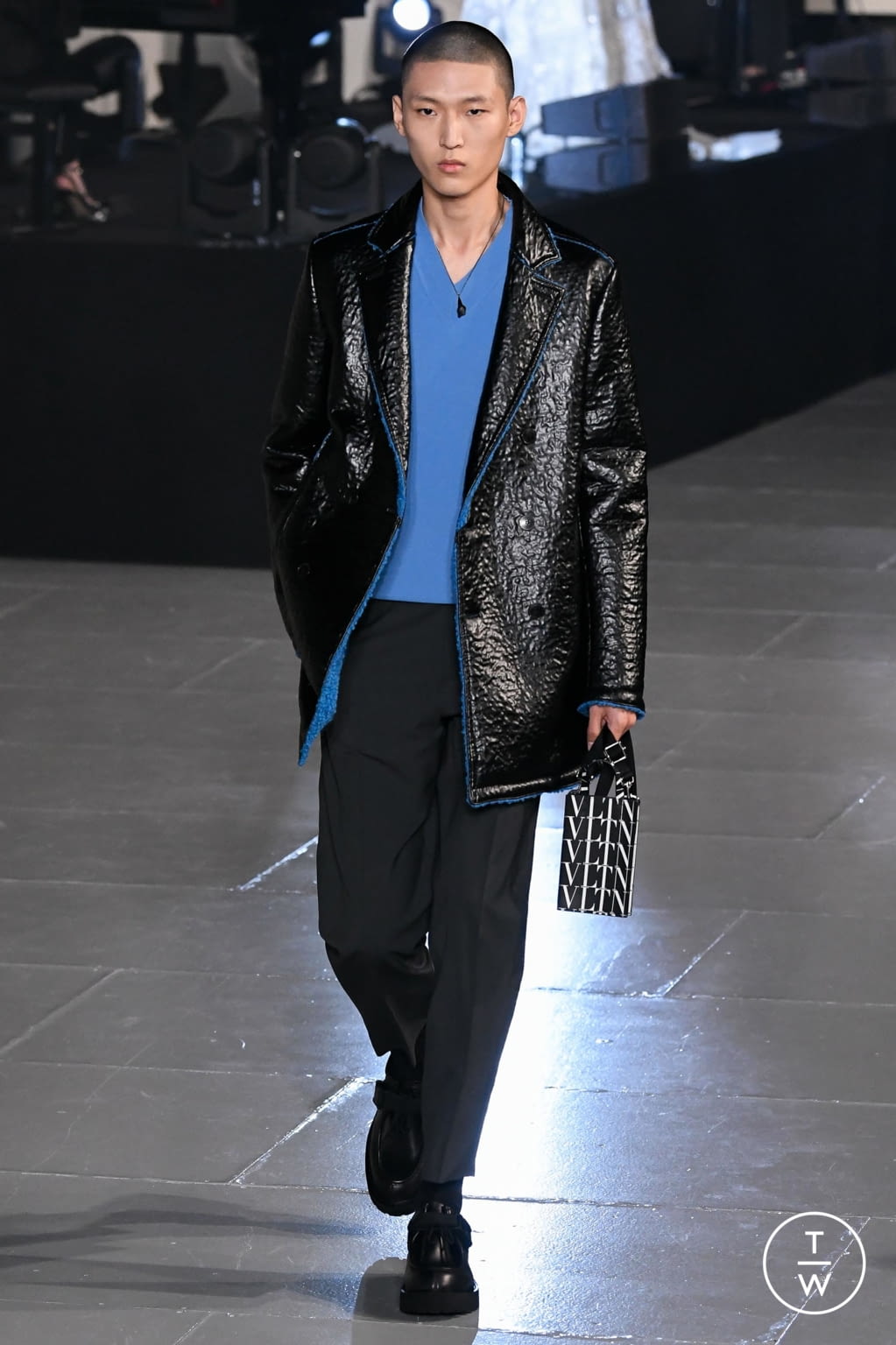 Fashion Week Paris Fall/Winter 2020 look 24 from the Valentino collection menswear