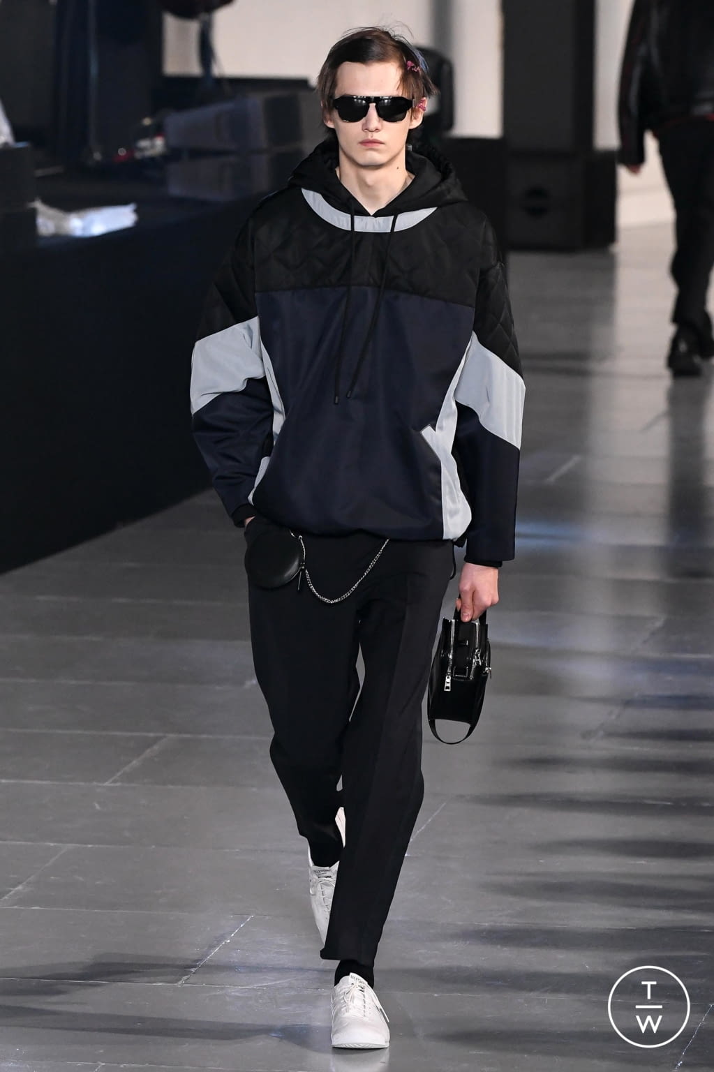 Fashion Week Paris Fall/Winter 2020 look 31 from the Valentino collection menswear