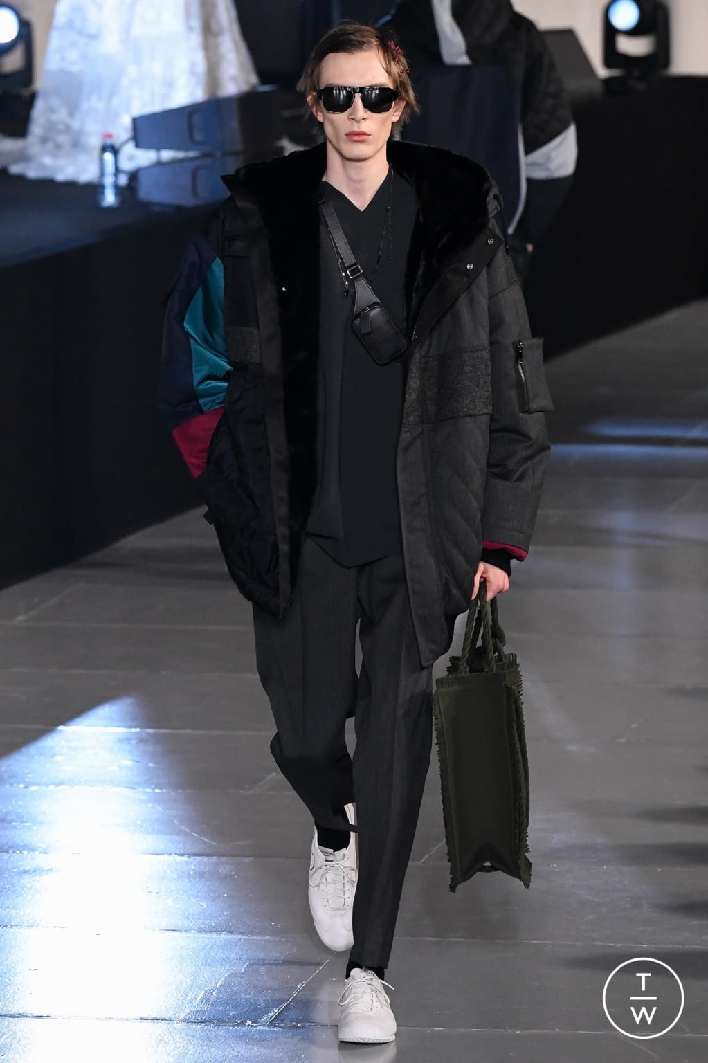 Fashion Week Paris Fall/Winter 2020 look 32 from the Valentino collection menswear