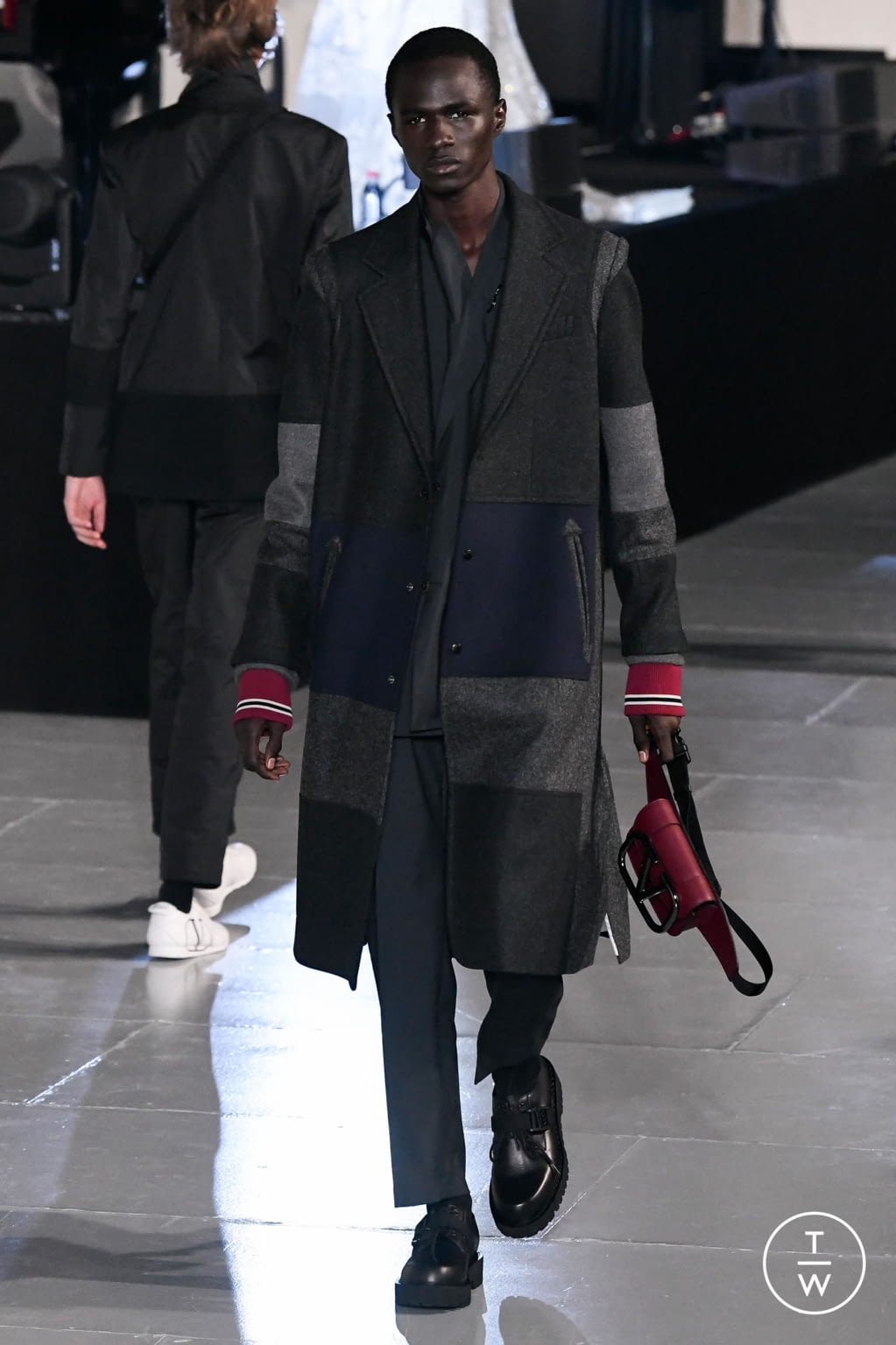 Fashion Week Paris Fall/Winter 2020 look 34 from the Valentino collection 男装