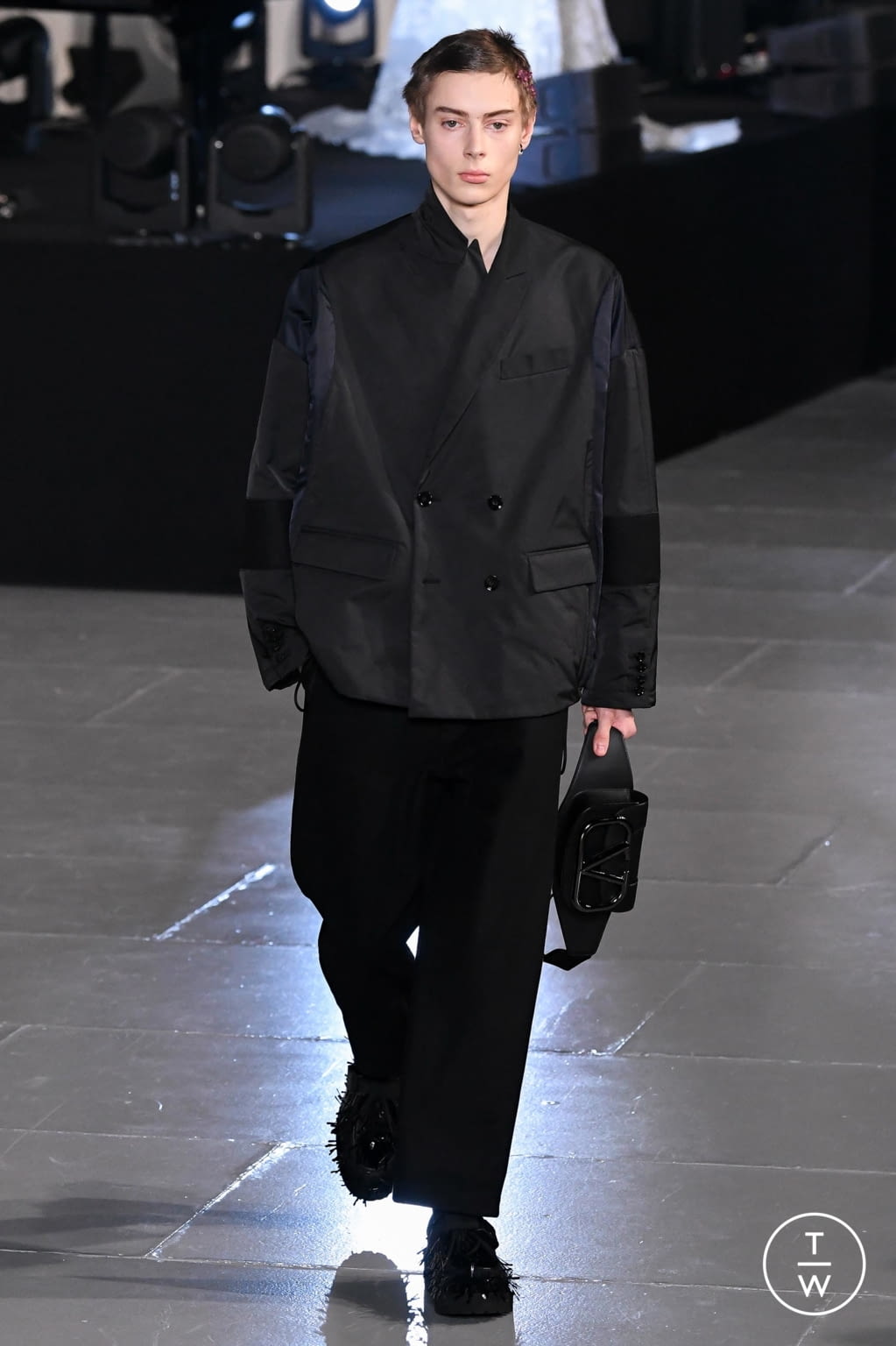 Fashion Week Paris Fall/Winter 2020 look 35 from the Valentino collection menswear