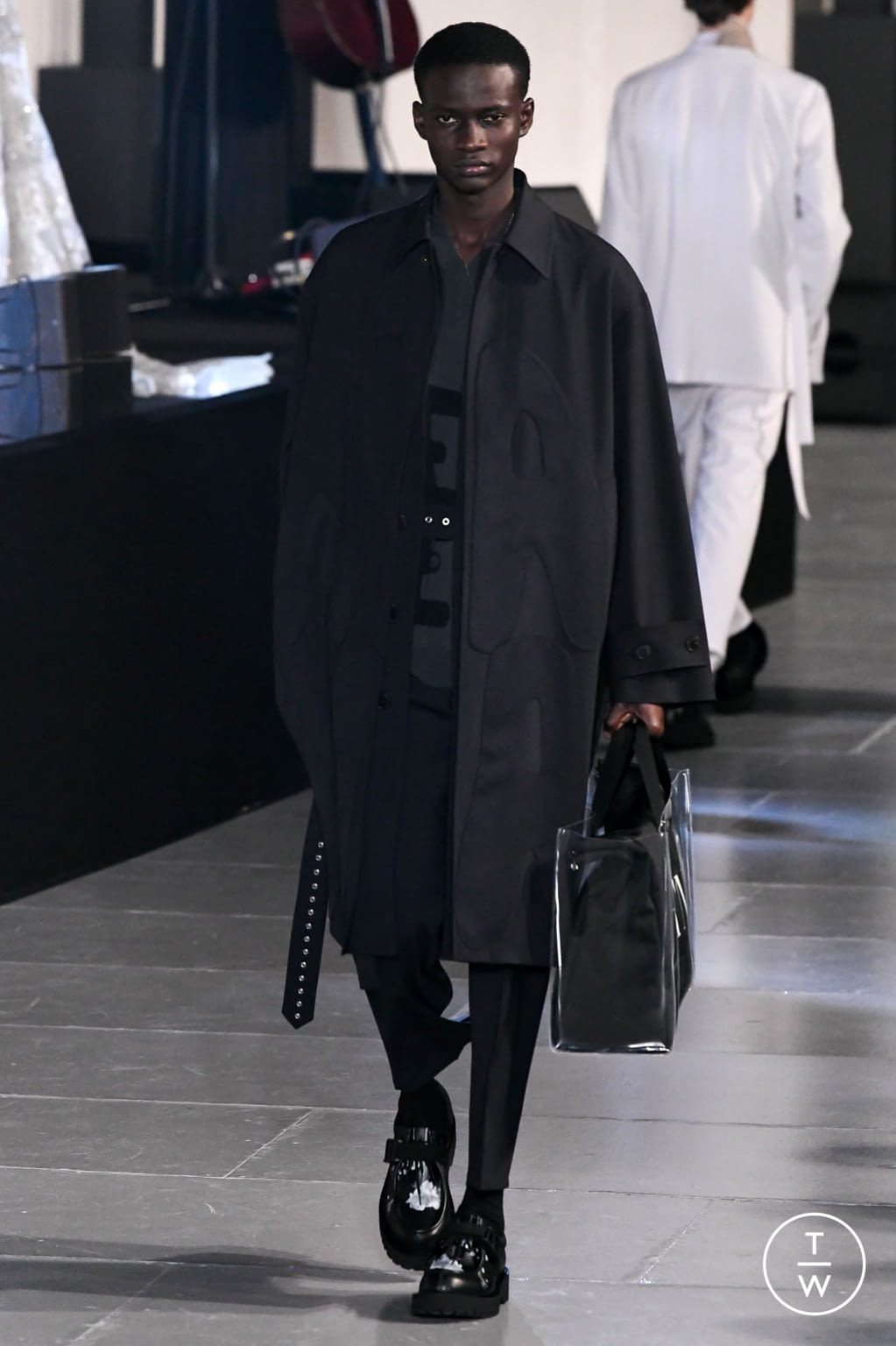 Fashion Week Paris Fall/Winter 2020 look 42 from the Valentino collection menswear