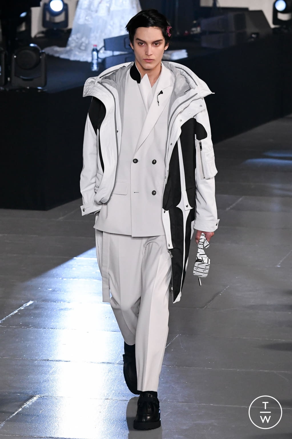 Fashion Week Paris Fall/Winter 2020 look 48 from the Valentino collection menswear