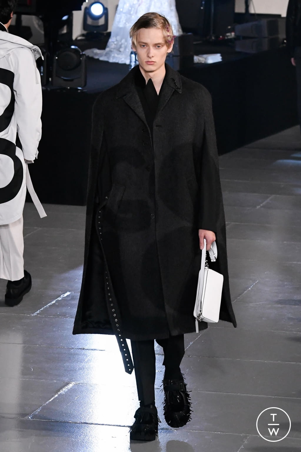 Fashion Week Paris Fall/Winter 2020 look 49 from the Valentino collection 男装