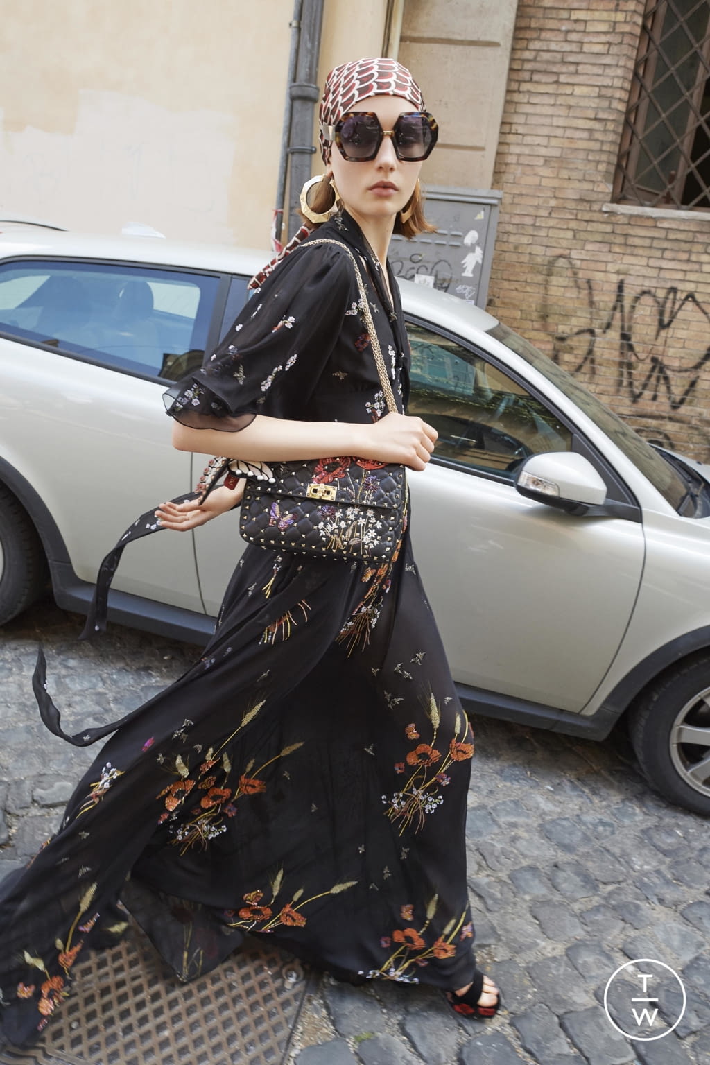 Fashion Week Paris Resort 2019 look 21 from the Valentino collection 女装