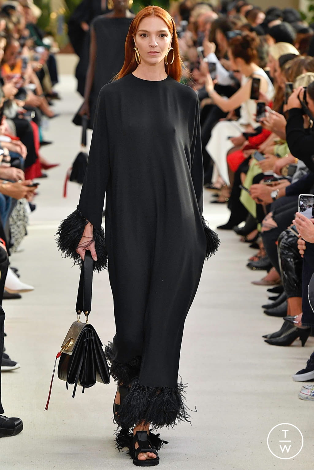 Fashion Week Paris Spring/Summer 2019 look 2 from the Valentino collection womenswear