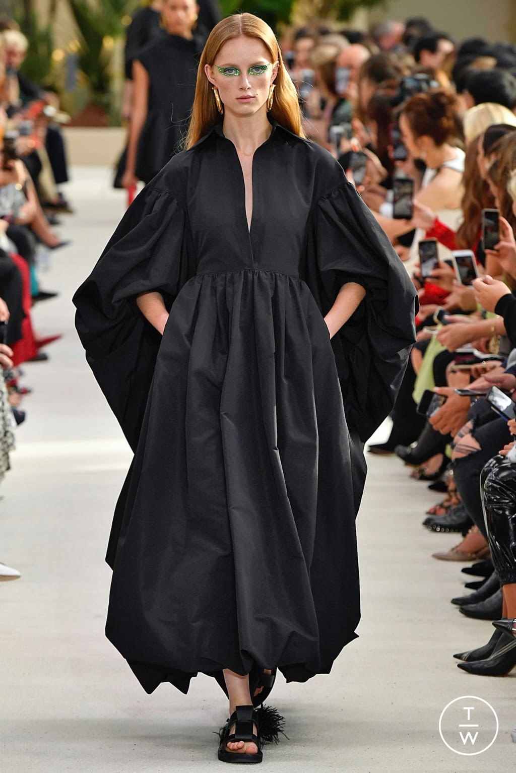 Fashion Week Paris Spring/Summer 2019 look 4 from the Valentino collection womenswear