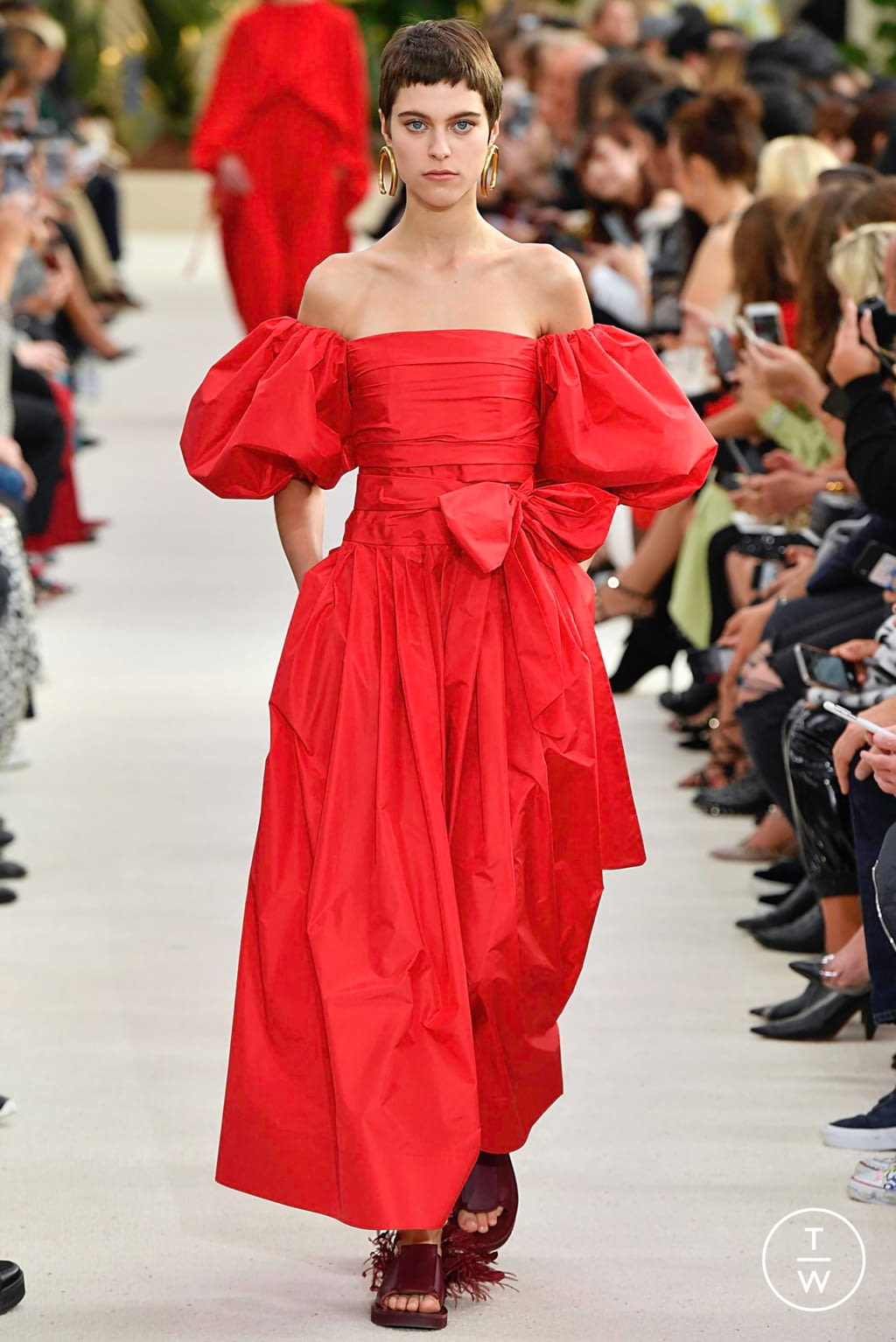 Fashion Week Paris Spring/Summer 2019 look 25 from the Valentino collection womenswear