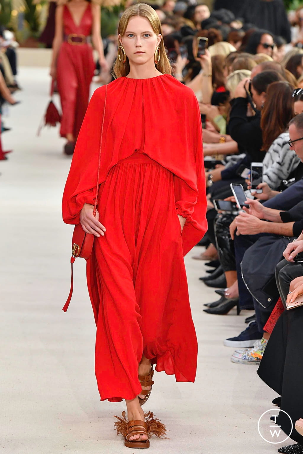 Fashion Week Paris Spring/Summer 2019 look 26 from the Valentino collection womenswear