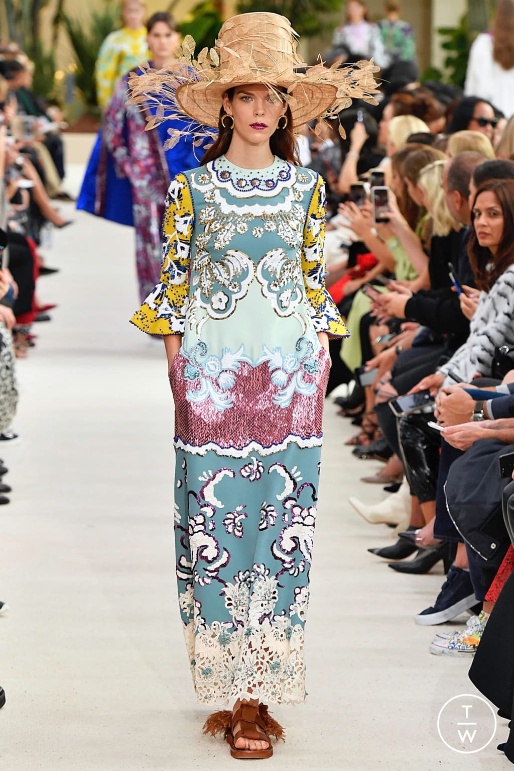Fashion Week Paris Spring/Summer 2019 look 45 from the Valentino collection womenswear