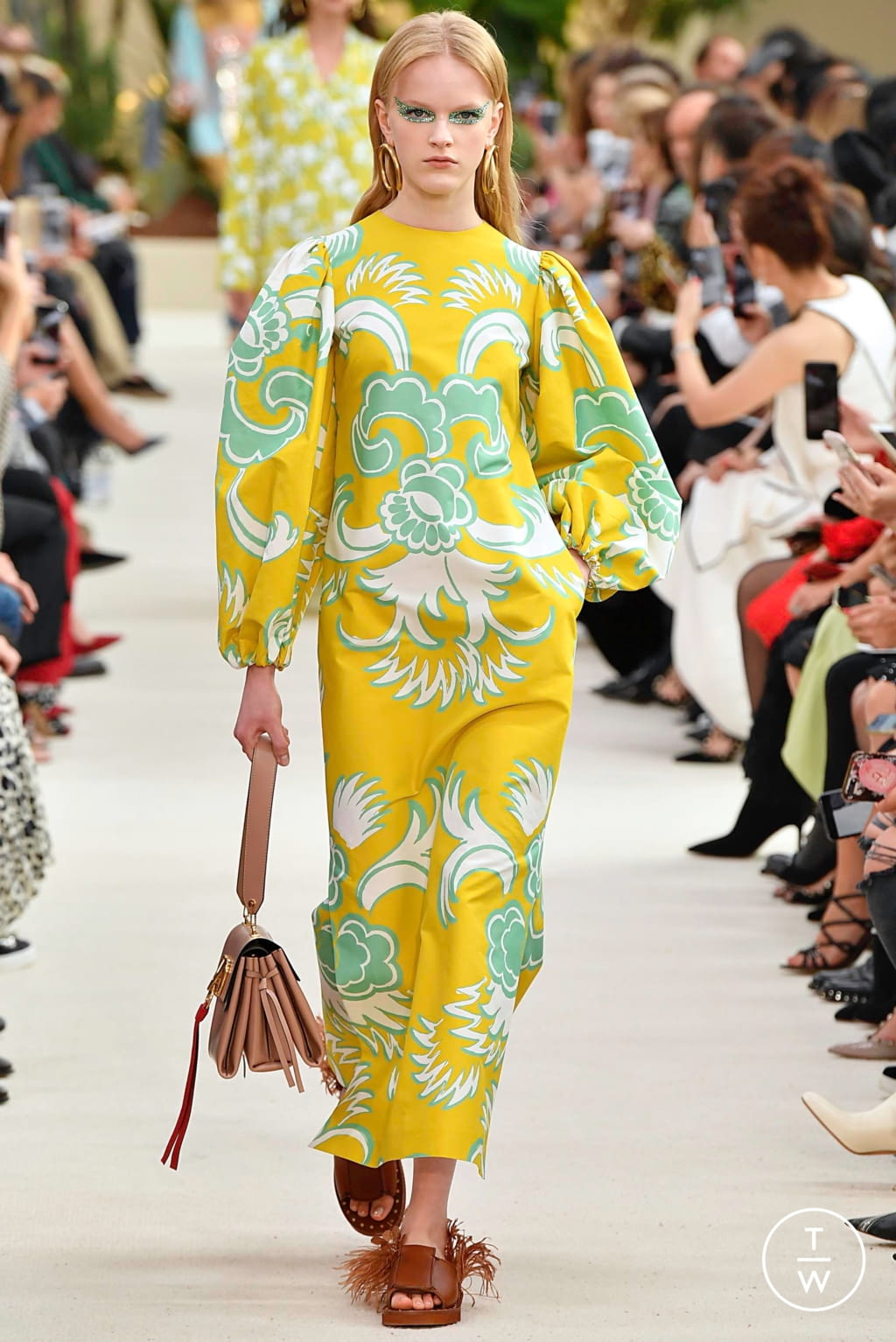 Fashion Week Paris Spring/Summer 2019 look 47 from the Valentino collection womenswear