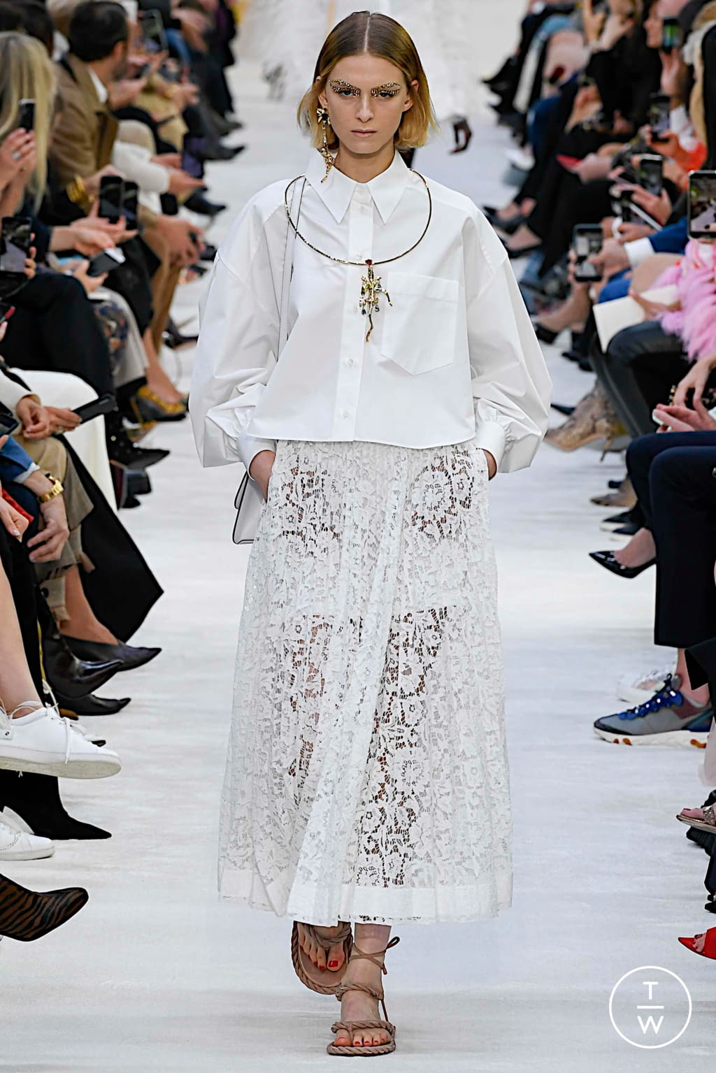 Fashion Week Paris Spring/Summer 2020 look 23 from the Valentino collection womenswear